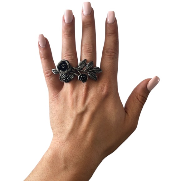 Flower 2 Finger Ring - Picture 1 of 3